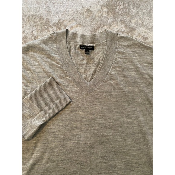Banana Republic Sweaters - Banana Republic Sweater Womens Large Gray V-Neck 100% Merino Wool Relaxed Fit